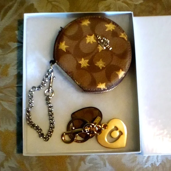 Coach leather wristlet & matching keychain New never used - Picture 3 of 6